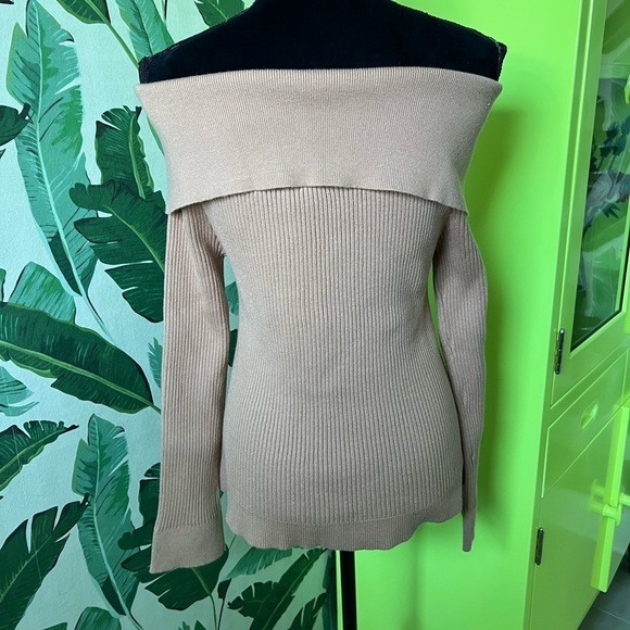 Vici English Factory Women’s Tan Ribbed Off Shoulder Sweater Large - Picture 4 of 5